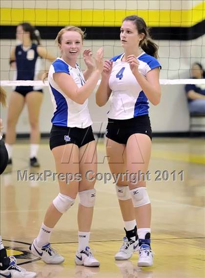 Thumbnail 1 in Capistrano Valley vs Santa Margarita (Aloha Cougar Classic) photogallery.