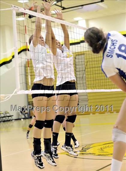 Thumbnail 1 in Capistrano Valley vs Santa Margarita (Aloha Cougar Classic) photogallery.