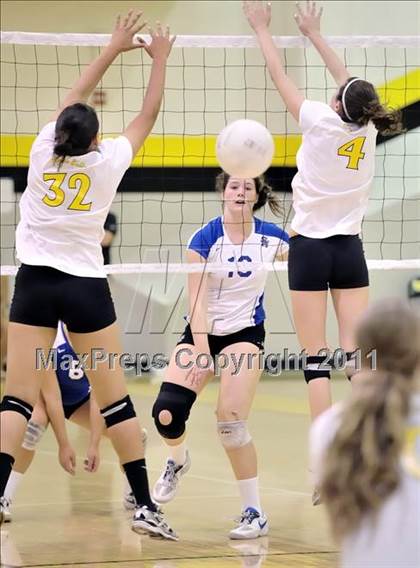 Thumbnail 1 in Capistrano Valley vs Santa Margarita (Aloha Cougar Classic) photogallery.