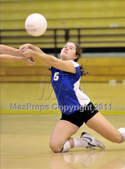 Thumbnail 3 in Capistrano Valley vs Santa Margarita (Aloha Cougar Classic) photogallery.