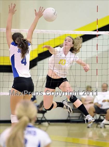 Thumbnail 1 in Capistrano Valley vs Santa Margarita (Aloha Cougar Classic) photogallery.