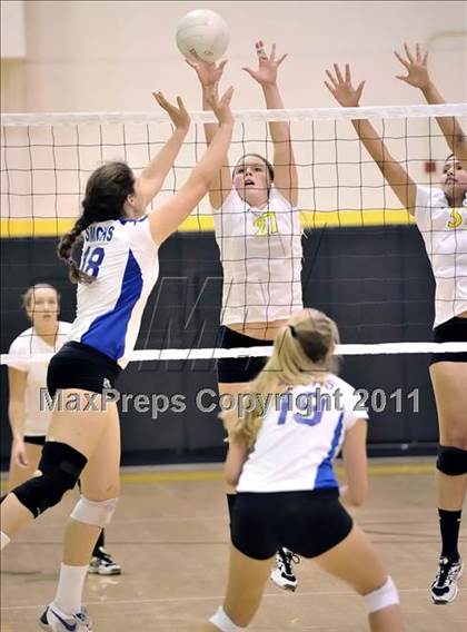 Thumbnail 1 in Capistrano Valley vs Santa Margarita (Aloha Cougar Classic) photogallery.