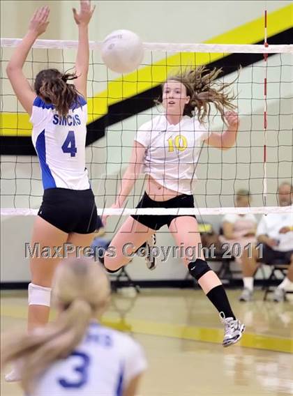 Thumbnail 2 in Capistrano Valley vs Santa Margarita (Aloha Cougar Classic) photogallery.