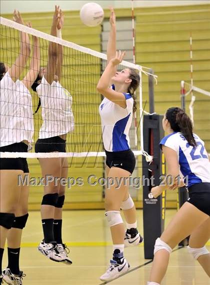 Thumbnail 1 in Capistrano Valley vs Santa Margarita (Aloha Cougar Classic) photogallery.