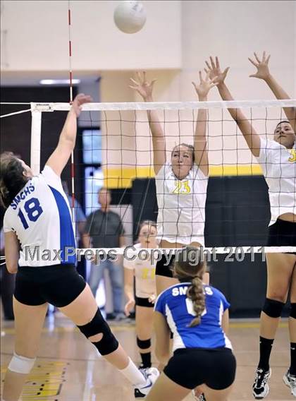 Thumbnail 2 in Capistrano Valley vs Santa Margarita (Aloha Cougar Classic) photogallery.