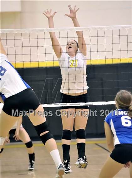 Thumbnail 3 in Capistrano Valley vs Santa Margarita (Aloha Cougar Classic) photogallery.