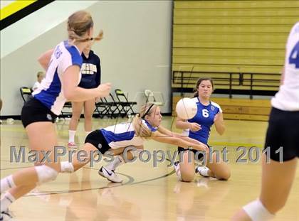 Thumbnail 3 in Capistrano Valley vs Santa Margarita (Aloha Cougar Classic) photogallery.