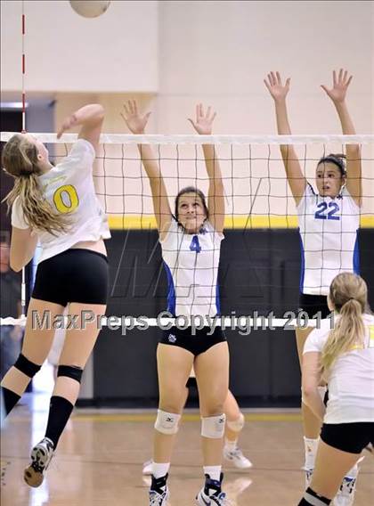Thumbnail 3 in Capistrano Valley vs Santa Margarita (Aloha Cougar Classic) photogallery.