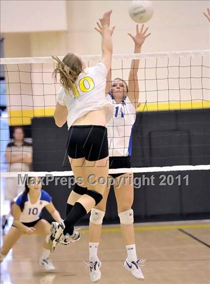 Thumbnail 3 in Capistrano Valley vs Santa Margarita (Aloha Cougar Classic) photogallery.