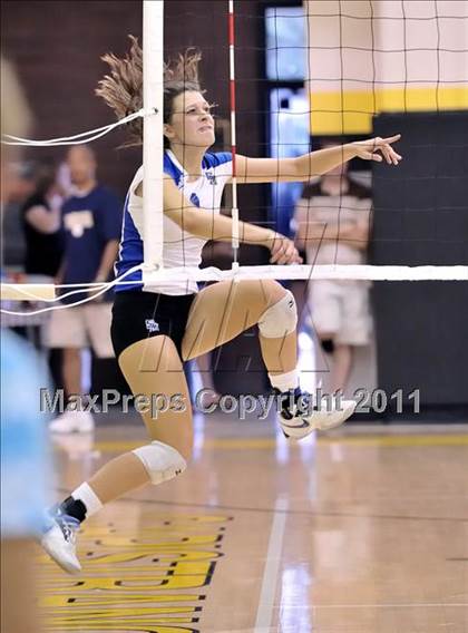 Thumbnail 1 in Capistrano Valley vs Santa Margarita (Aloha Cougar Classic) photogallery.