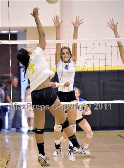 Thumbnail 3 in Capistrano Valley vs Santa Margarita (Aloha Cougar Classic) photogallery.