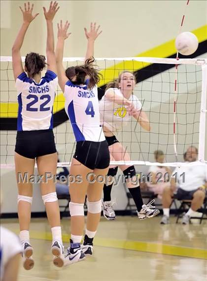 Thumbnail 3 in Capistrano Valley vs Santa Margarita (Aloha Cougar Classic) photogallery.