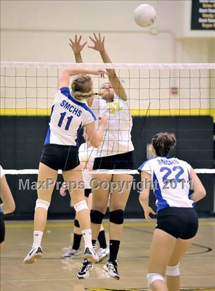 Thumbnail 3 in Capistrano Valley vs Santa Margarita (Aloha Cougar Classic) photogallery.