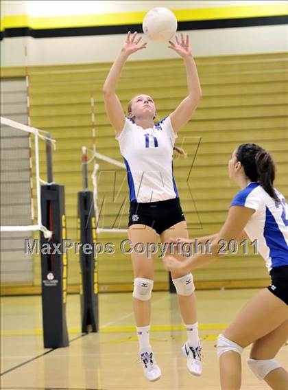 Thumbnail 2 in Capistrano Valley vs Santa Margarita (Aloha Cougar Classic) photogallery.