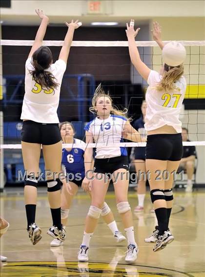 Thumbnail 3 in Capistrano Valley vs Santa Margarita (Aloha Cougar Classic) photogallery.