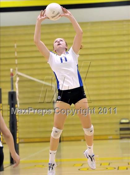 Thumbnail 2 in Capistrano Valley vs Santa Margarita (Aloha Cougar Classic) photogallery.