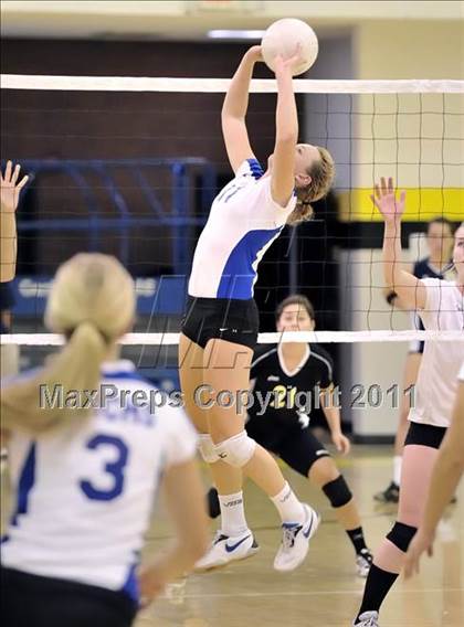 Thumbnail 3 in Capistrano Valley vs Santa Margarita (Aloha Cougar Classic) photogallery.