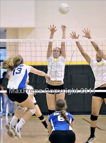 Thumbnail 1 in Capistrano Valley vs Santa Margarita (Aloha Cougar Classic) photogallery.
