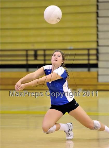 Thumbnail 2 in Capistrano Valley vs Santa Margarita (Aloha Cougar Classic) photogallery.