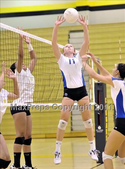 Thumbnail 3 in Capistrano Valley vs Santa Margarita (Aloha Cougar Classic) photogallery.