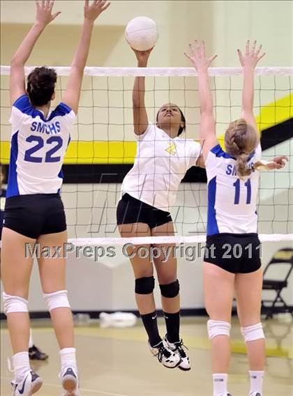 Thumbnail 2 in Capistrano Valley vs Santa Margarita (Aloha Cougar Classic) photogallery.