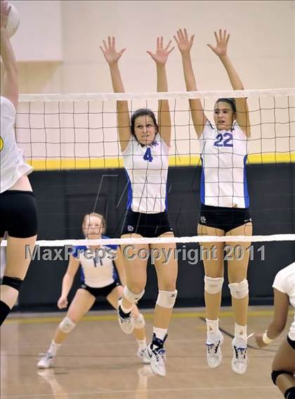 Thumbnail 2 in Capistrano Valley vs Santa Margarita (Aloha Cougar Classic) photogallery.