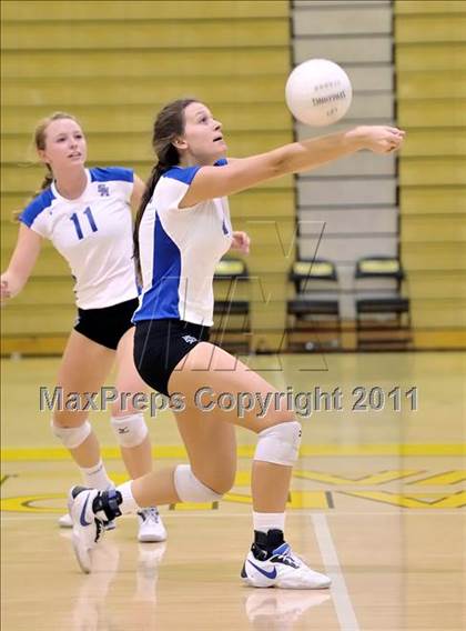 Thumbnail 2 in Capistrano Valley vs Santa Margarita (Aloha Cougar Classic) photogallery.