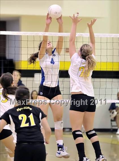 Thumbnail 3 in Capistrano Valley vs Santa Margarita (Aloha Cougar Classic) photogallery.