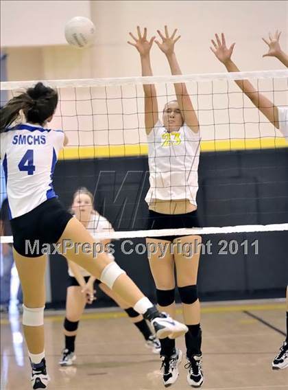 Thumbnail 3 in Capistrano Valley vs Santa Margarita (Aloha Cougar Classic) photogallery.