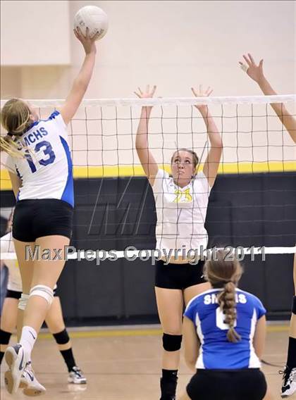 Thumbnail 2 in Capistrano Valley vs Santa Margarita (Aloha Cougar Classic) photogallery.