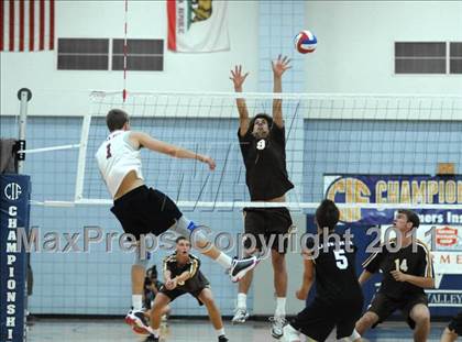 Thumbnail 2 in Parker vs. Laguna Beach (CIF SoCal D3 Regional Final) photogallery.