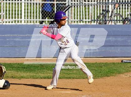Thumbnail 2 in Paramount vs. Lynwood photogallery.
