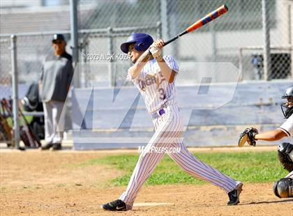 Thumbnail 2 in Paramount vs. Lynwood photogallery.