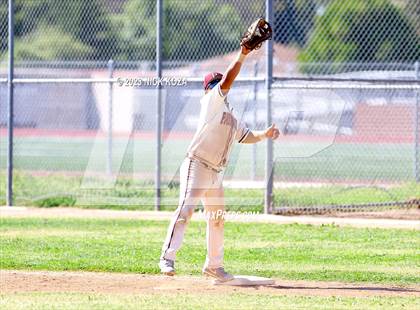 Thumbnail 2 in Paramount vs. Lynwood photogallery.