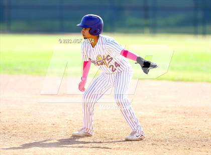 Thumbnail 2 in Paramount vs. Lynwood photogallery.