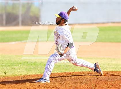 Thumbnail 2 in Paramount vs. Lynwood photogallery.