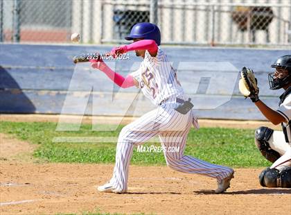 Thumbnail 1 in Paramount vs. Lynwood photogallery.