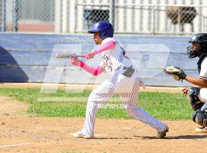 Thumbnail 2 in Paramount vs. Lynwood photogallery.