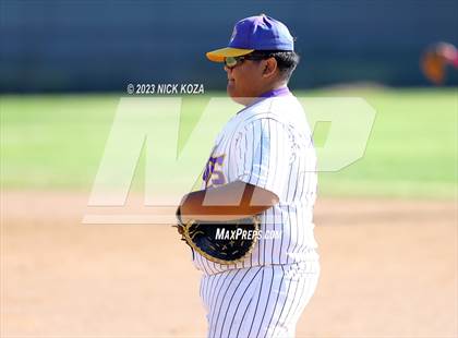 Thumbnail 1 in Paramount vs. Lynwood photogallery.