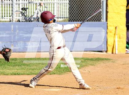 Thumbnail 2 in Paramount vs. Lynwood photogallery.