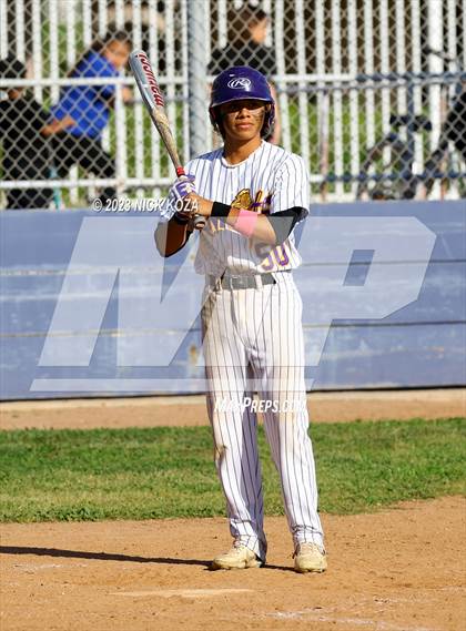 Thumbnail 2 in Paramount vs. Lynwood photogallery.