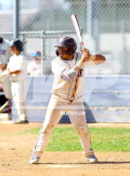 Thumbnail 2 in Paramount vs. Lynwood photogallery.
