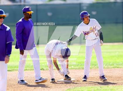 Thumbnail 2 in Paramount vs. Lynwood photogallery.