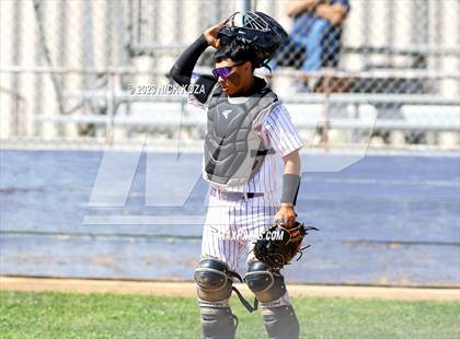 Thumbnail 2 in Paramount vs. Lynwood photogallery.