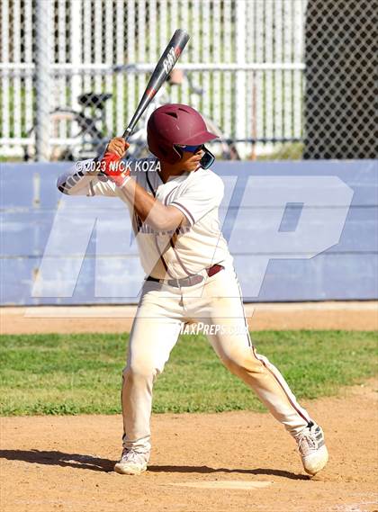 Thumbnail 2 in Paramount vs. Lynwood photogallery.