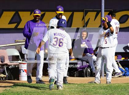 Thumbnail 2 in Paramount vs. Lynwood photogallery.