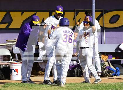 Thumbnail 3 in Paramount vs. Lynwood photogallery.