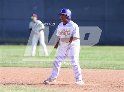 Thumbnail 2 in Paramount vs. Lynwood photogallery.