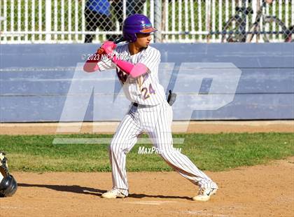 Thumbnail 2 in Paramount vs. Lynwood photogallery.