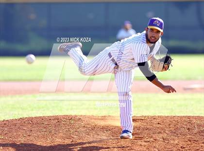 Thumbnail 2 in Paramount vs. Lynwood photogallery.